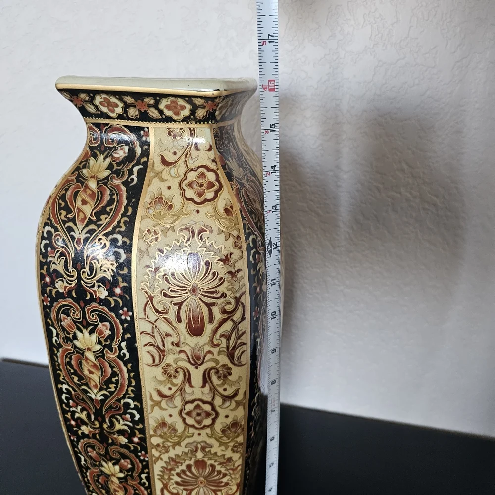 Black Gold Red Tapestry Porcelain Vase, 16